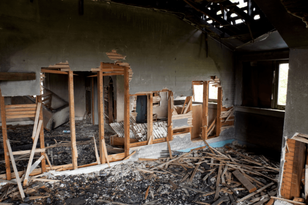 5 Reasons Fire and Water Damage Restoration Should Be Left to the Professionals